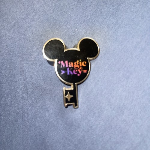 Magic Key Holder Disneyland Annual Passholder Black Key Disney Pin G7