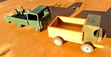 2 x Holz NVA LKW  +  2 Soldaten