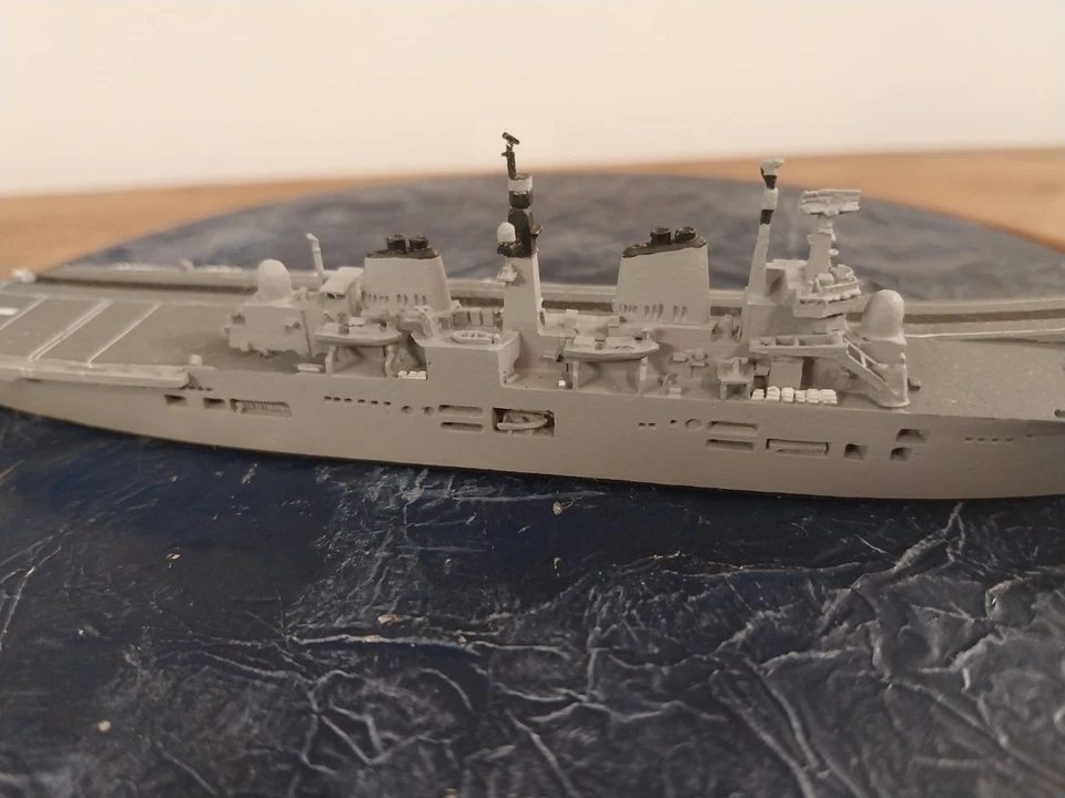 Albatros 1/1250 ship model HMS Illustrious aircraft carrier 1996 metal no base - Immagine 4 di 4