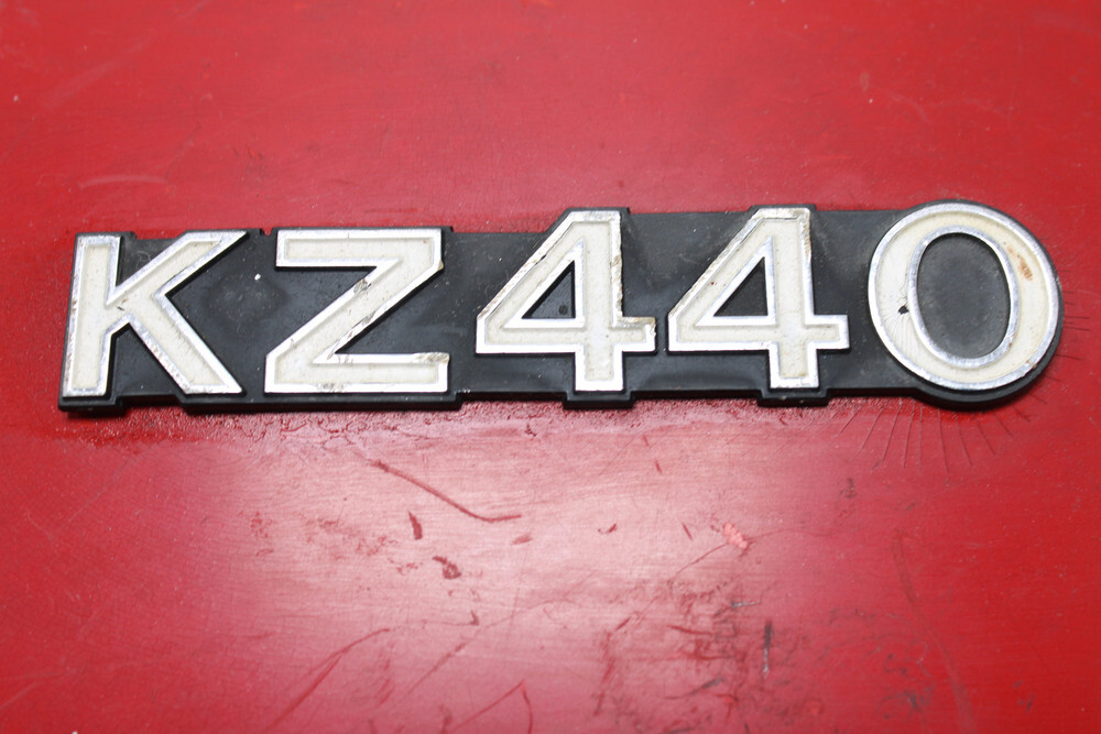 Kawasaki KZ440 36001 1980? Right Hand Side Cover Emblem Red | eBay
