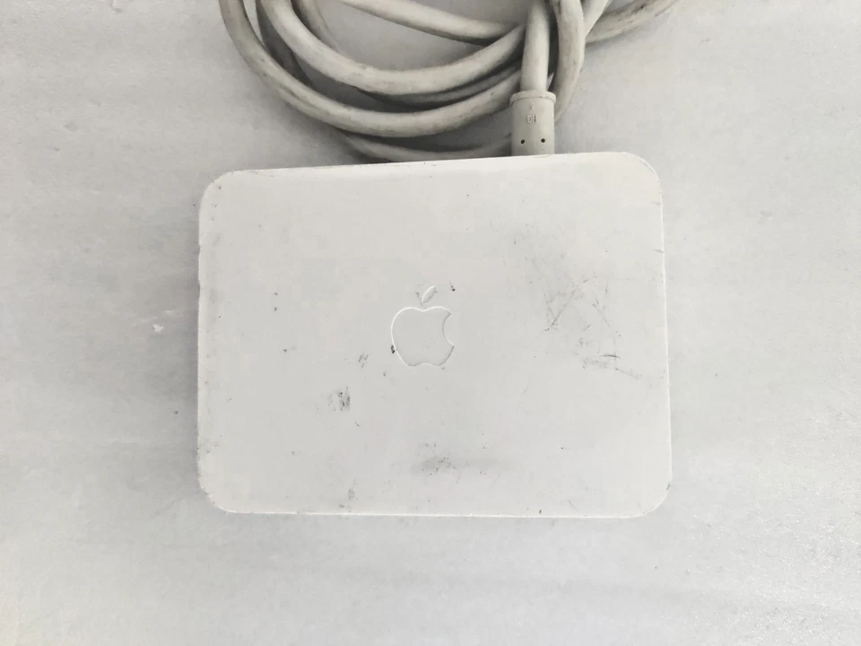 Apple HD display  24.5V  2.65A  65W A1096 Power Adapter Charger With UK plug - Image 2 of 4