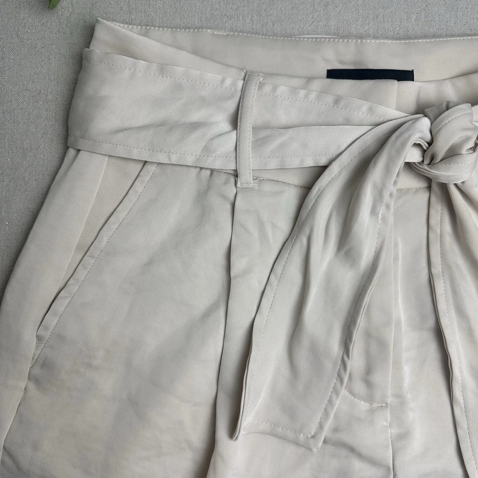 Pantalones cortos Express para mujer talla 4 tiro súper alto con cinturón beige crema nuevos con etiquetas Foto 2 de 4