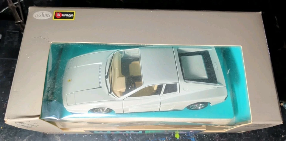 Vintage Testors Burago Miami Vice 1984 Ferrari Testarossa 1/24 DieCast Car w/Box - Image 2 of 4