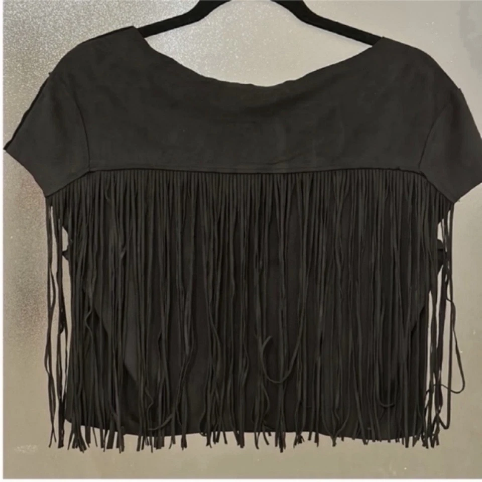 Camiseta Zara imitación gamuza cuero manga corta talla S para mujer Foto 3 de 4