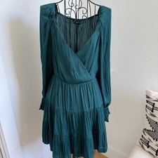 Boutique Forest Green Satin Long Ruffle Sleeve Tiered V- Neck Mini Dress Small