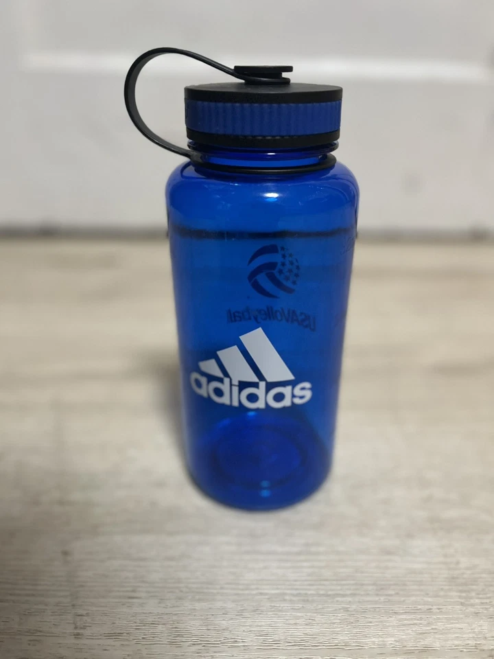 Adidas EE. UU. Voleibol 32 OZ Botella de Agua Azul Deporte Coleccionable Foto 3 de 4
