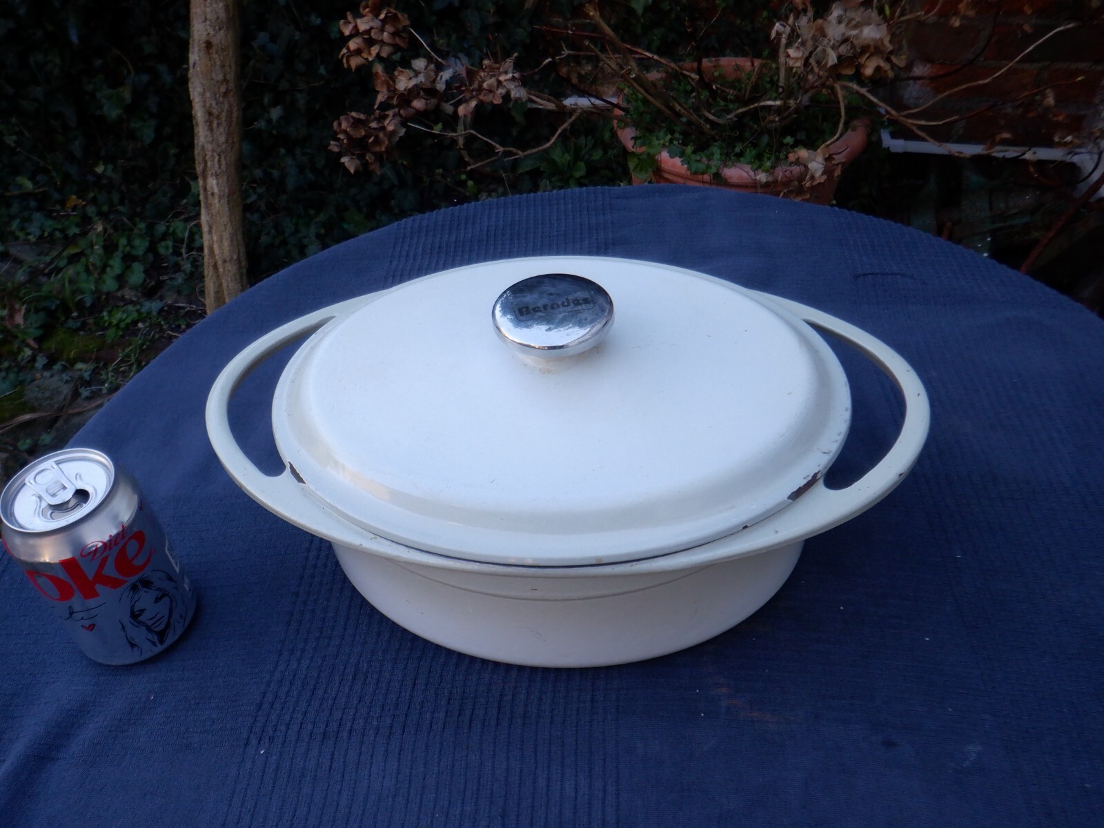 BERNDES Cream Cast Iron Casserole Dish With Lid Holds 5 Litres To Just