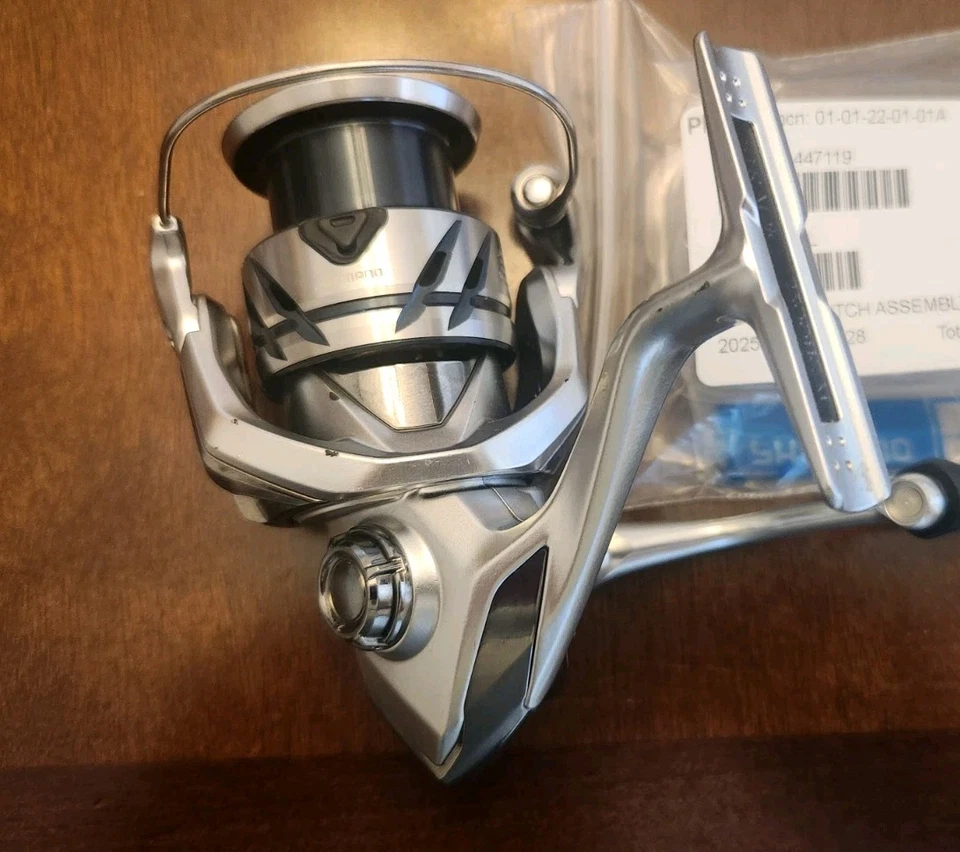 Shimano Stradic 2500HG- M spinning reel 6 +1 bearings-REPAIR READ DESCRIPTION! - Image 2 of 3