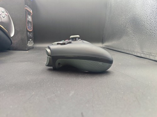 FUSION Pro Wireless PlayStation 4 Controller With Remappable Paddles PowerA (4) - Picture 9 of 14