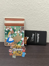 Tarjetero vertical Loungefly Disney Alicia en el País de las Maravillas Flor Pasarela