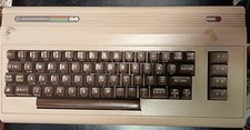 COMPUTER  VINTAGE COMMODORE 64 CON SCATOLA E LIBRETTO DI ISTRUZIONE NON TESTATO