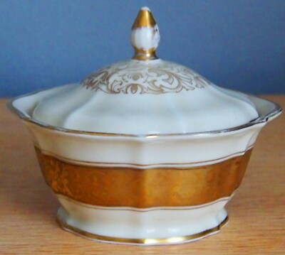 Alte Deckeldose von Ivory Kronach Bavaria,  Farbe Weiß / Creme / Gold