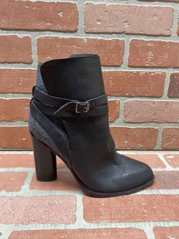 Botines Cynthia Vincent de cuero negro con hebilla y tacón ancho para mujer talla 9,5” Foto 3 de 4