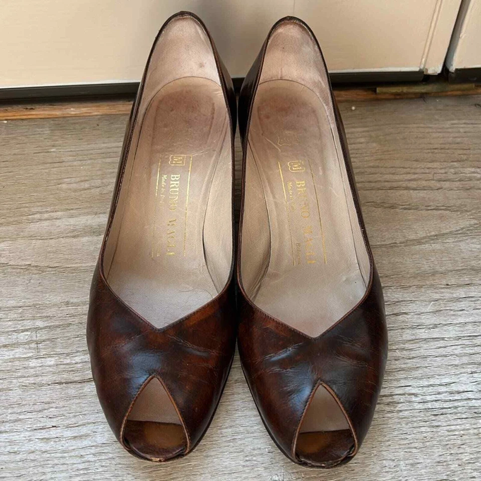 Zapatos de salón Bruno Magli vintage marrón puntera abierta tacón bajo talla 8 coqueta estilo retro Foto 3 de 4
