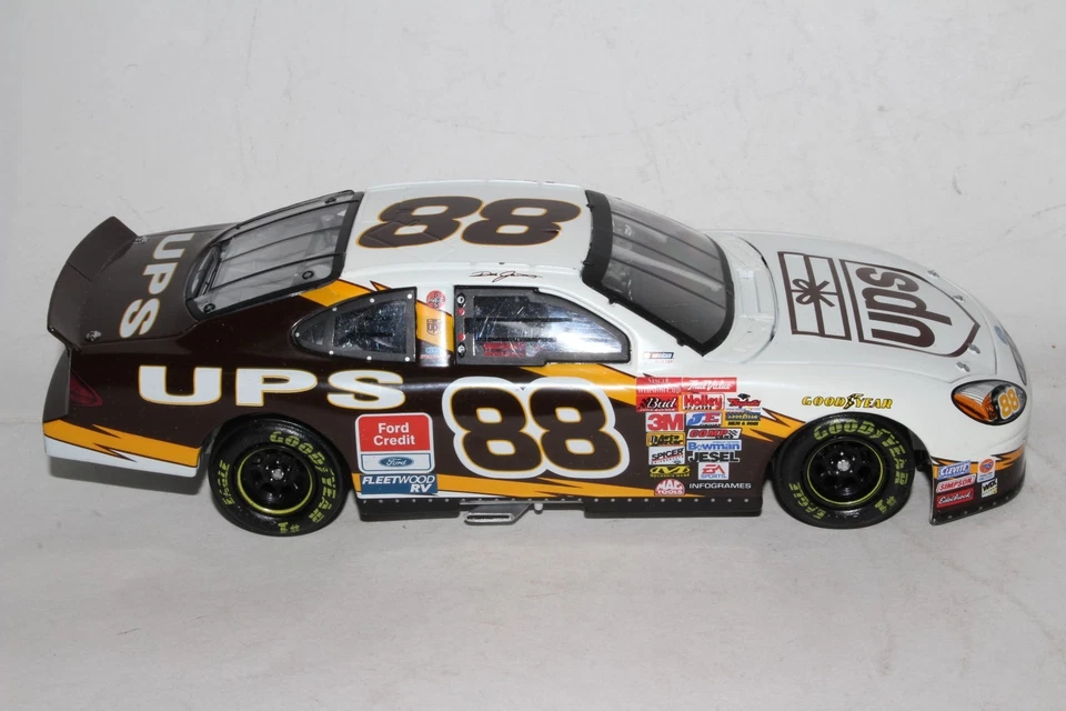 Dale Jarrett 2002 Ford Taurus UPS Action Racing - Изображение 2 из 4