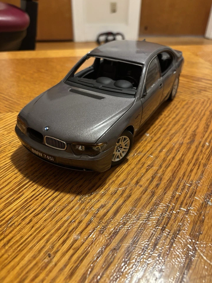 1:18 kyosho BMW 7 Series 745i Gray - Image 2 of 4