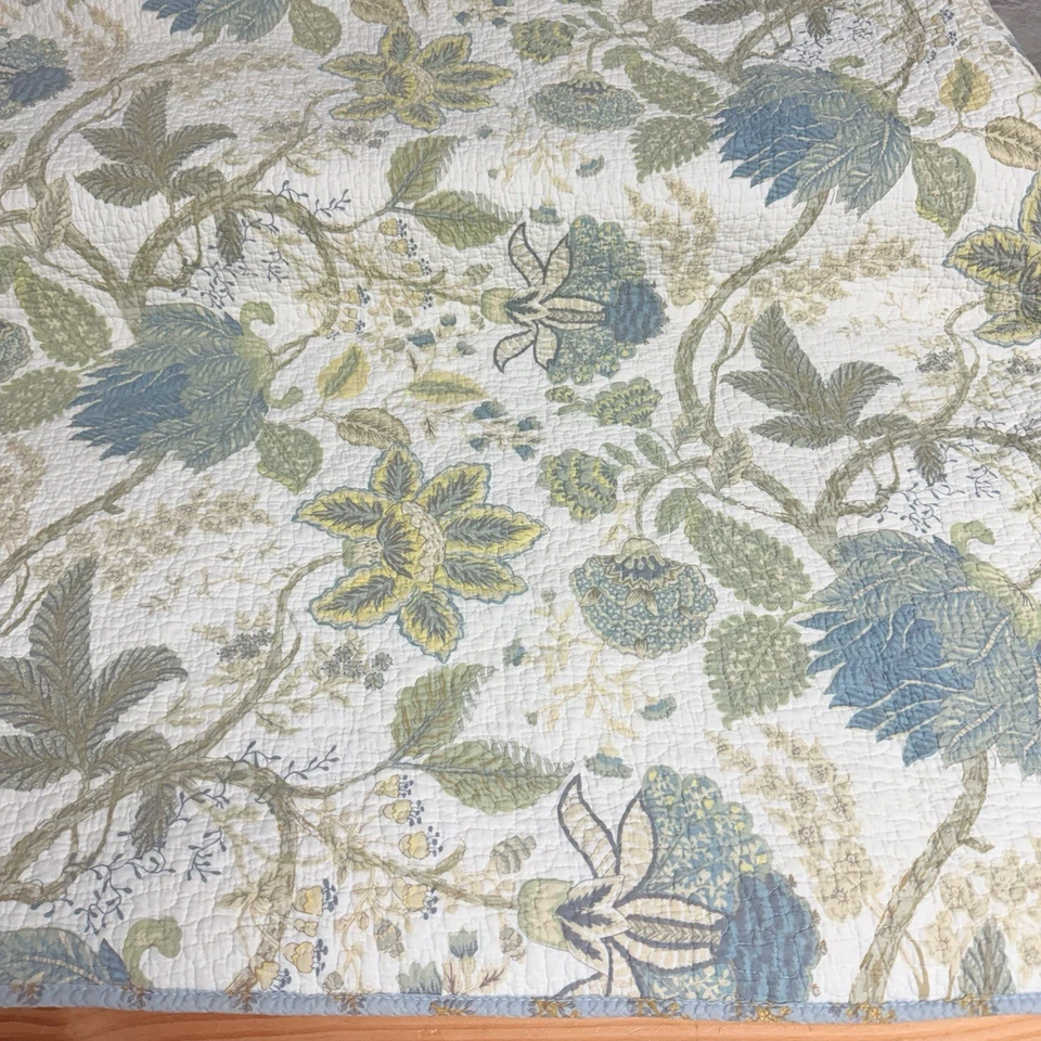 Reversible Floral Patchwork Quilt Bedspread With 2 Matching Shams 83x84 Coastal - Image 2 of 4