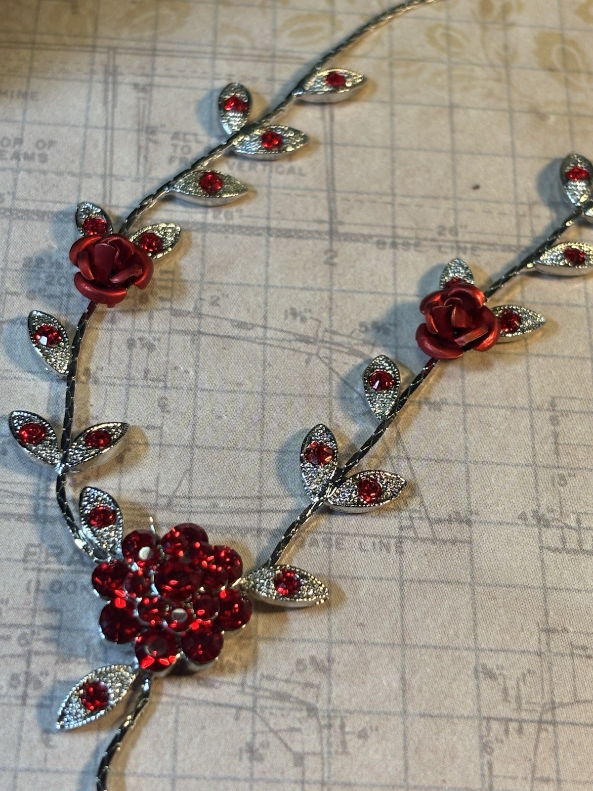EUC Silvertone Gorgeous Deep Red Ruby Rhinestones… - image 5