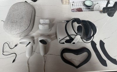 *FULLY WORKING* Meta Quest 2 VR Headset + Case + BoboVR full set