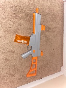 (NO BATTERY INCLUDED)gel blaster gun only used twice and its taking up space,
