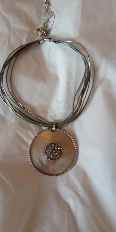 Dos collares tono plata (chicos) viene con caja de regalo Foto 2 de 4