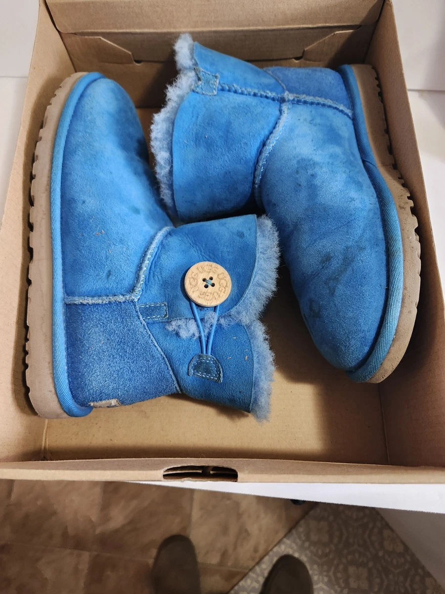 UGG W Bailey Button 5803 ネイビー 6 UGG Navy Blue Bailey Button Women's Boots 5803 - size 6 fits 6.5-7