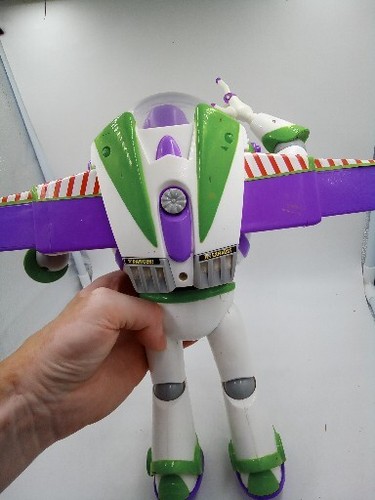 Buzz Lightyear Speaking Toy with flashing light and laser sounds Works - Picture 16 of 24