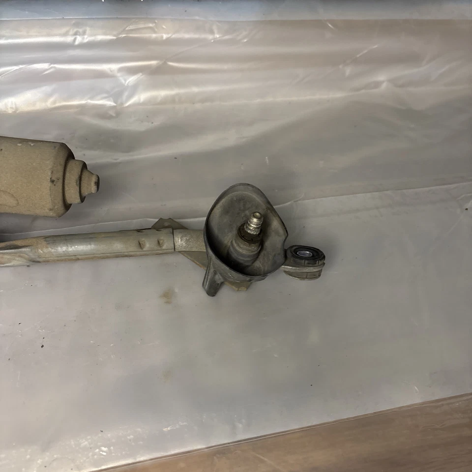 2006-2013 Lexus Is250 Front Windshield Wiper Motor & Linkage 85150-53080 - Image 3 of 4