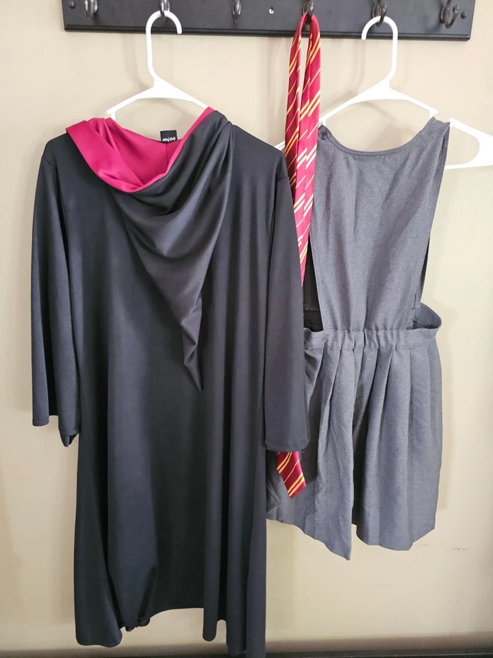 Harry Potter licensed gryffindor robe and tie, Frenchtoast brand dress halloween - Image 2 of 3