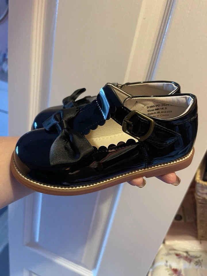 Toddler Black shoes Size 9 - Image 4 of 4