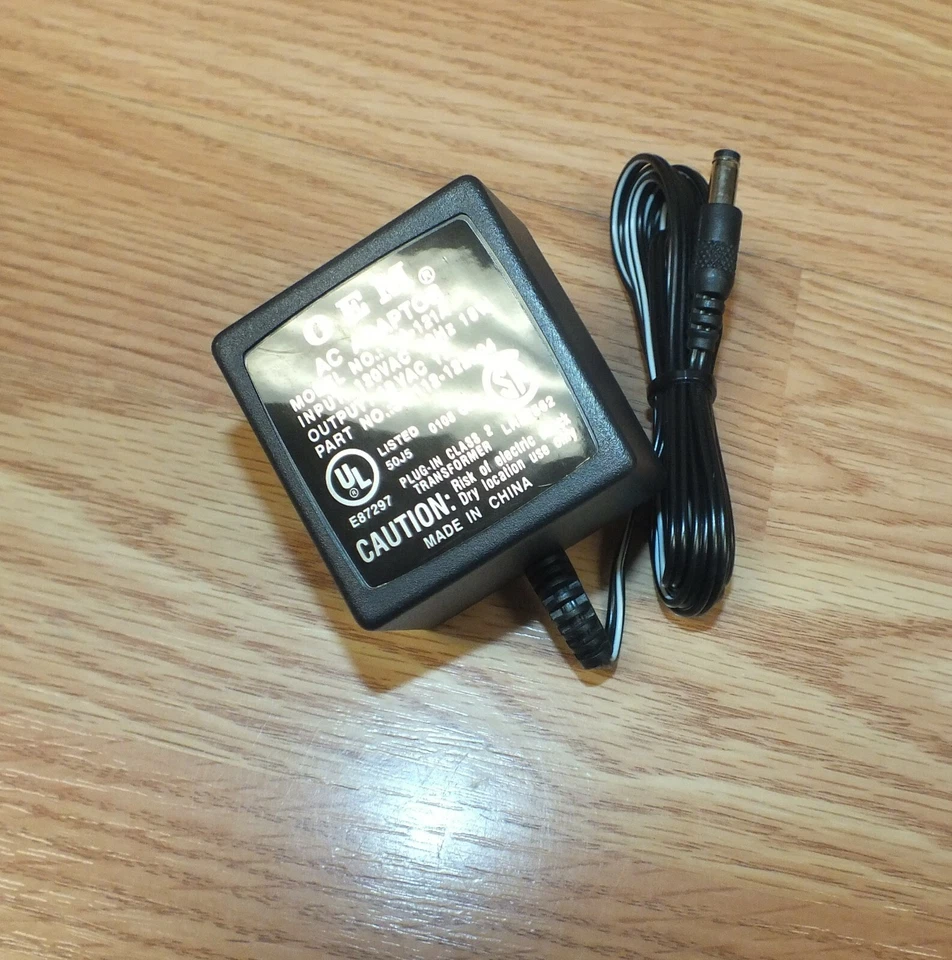 Cisco EQ-660R DSL Series Modem (ADSL 660) W/ AC Adapter, CD, & Cat 5  - Image 2 of 4