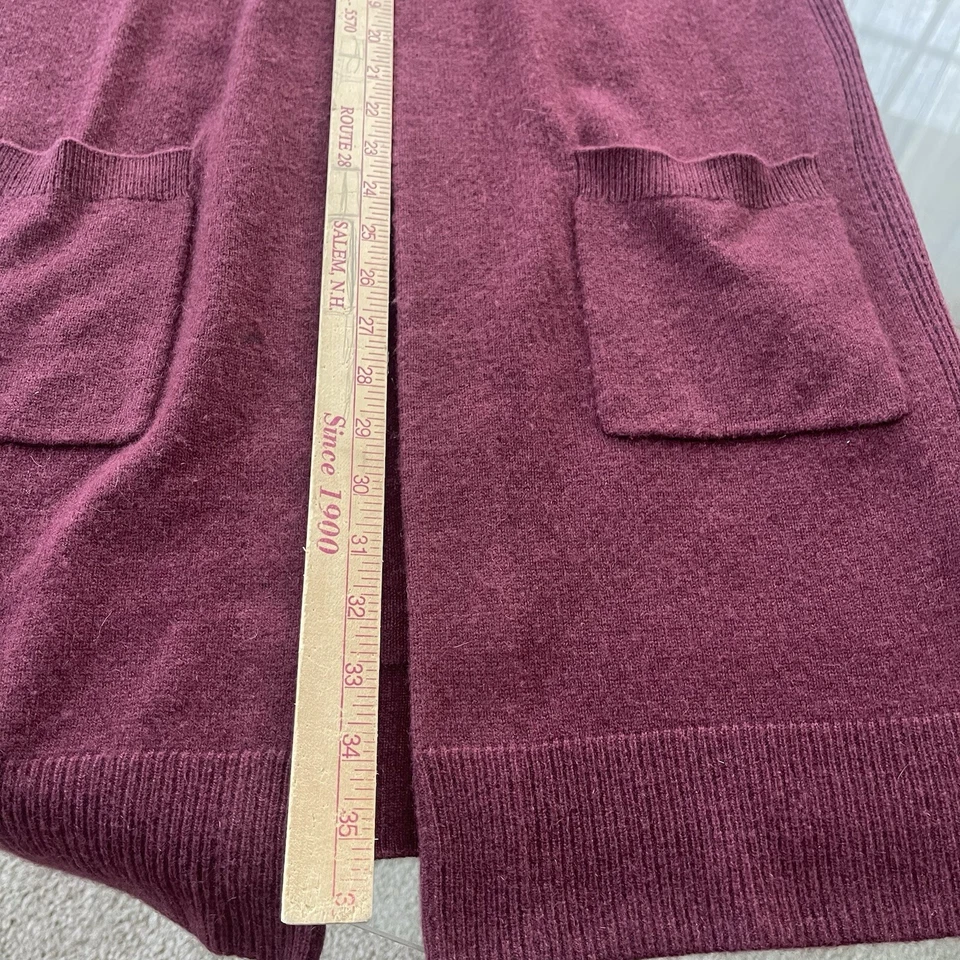 Cárdigan halógeno de lana de cachemir pequeño largo plumero bolsillos borgoña abierto Foto 4 de 4