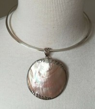 Collier torque en argent 925, avec son pendentif en nacre