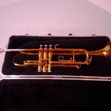 Bb Trumpet 3 Piston Valves Gold Lacquered Brass 5in Bell Medium Bore W/Hard Case