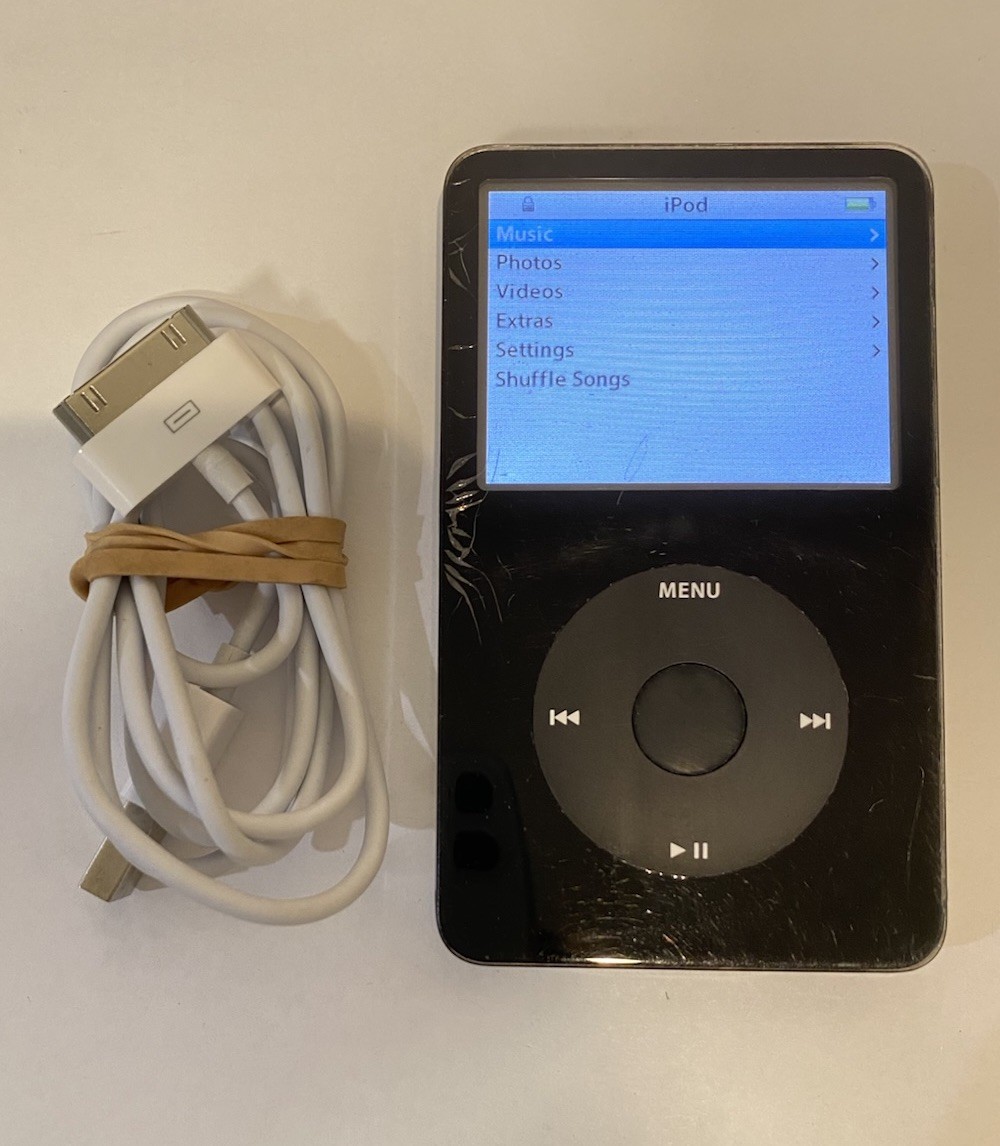 Apple iPod Classic 5th Generation (30 GB) Black - Read Description