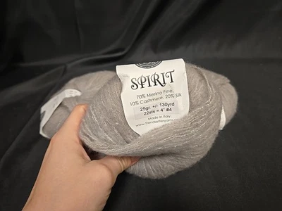 New Spirit Yarn Spools Merino Fine Cashmere Silk Gray 3031 25g/125yd Trendsetter - Photo 1/4