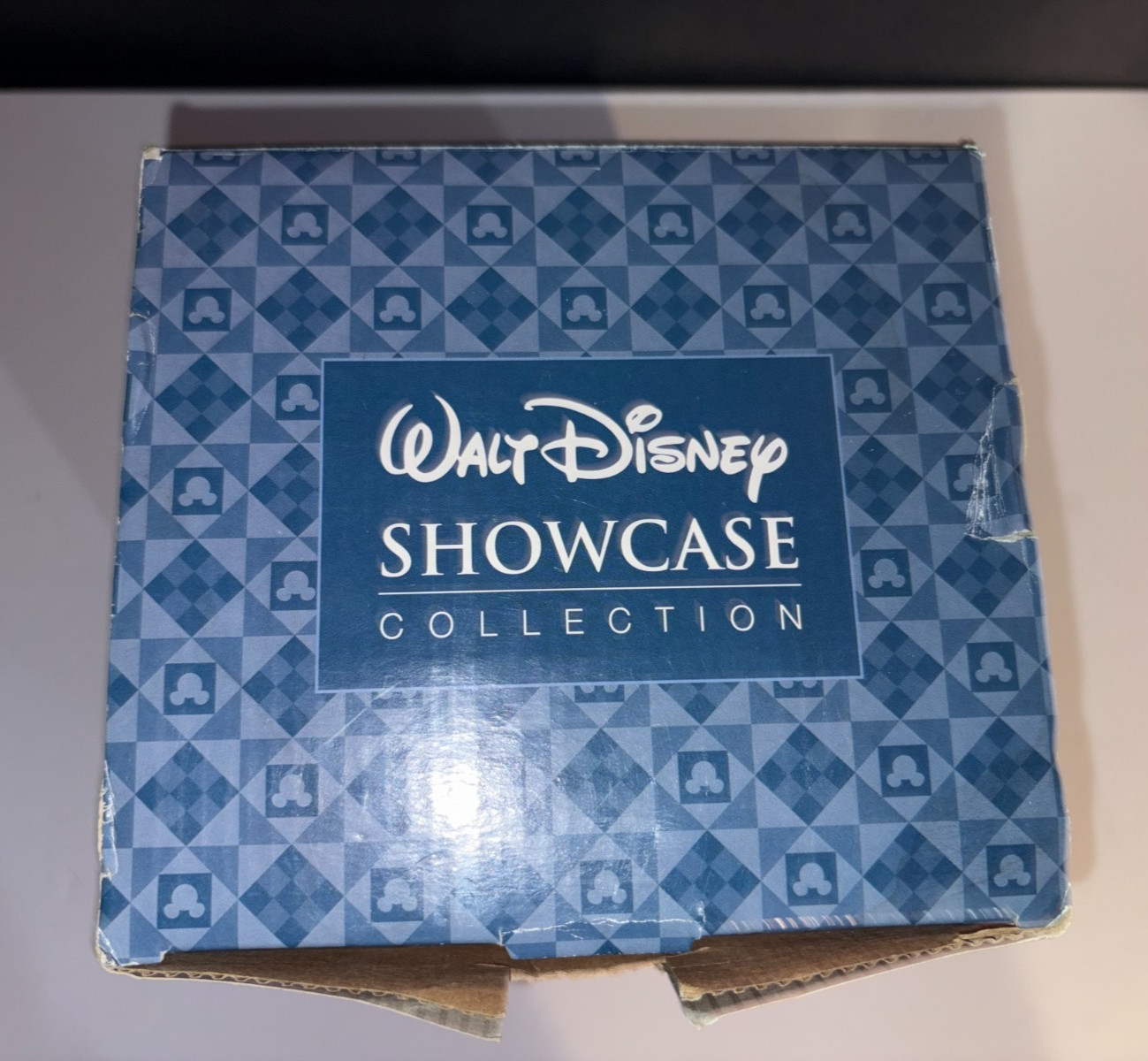 Walt Disney Showcase Collection "HEARTWARMING HOLIDAY " Minnie Mouse - W/Box 9"