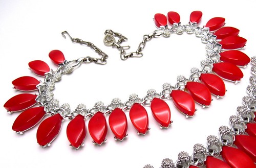 Vintage Cherry Red Thermoset Necklace Bracelet SET - Picture 2 of 7
