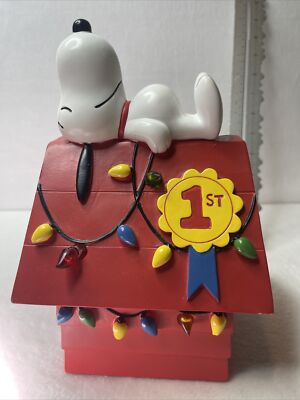 Snoopy Christmas 1rst Prize light up musical dog house. RARE HTF 8