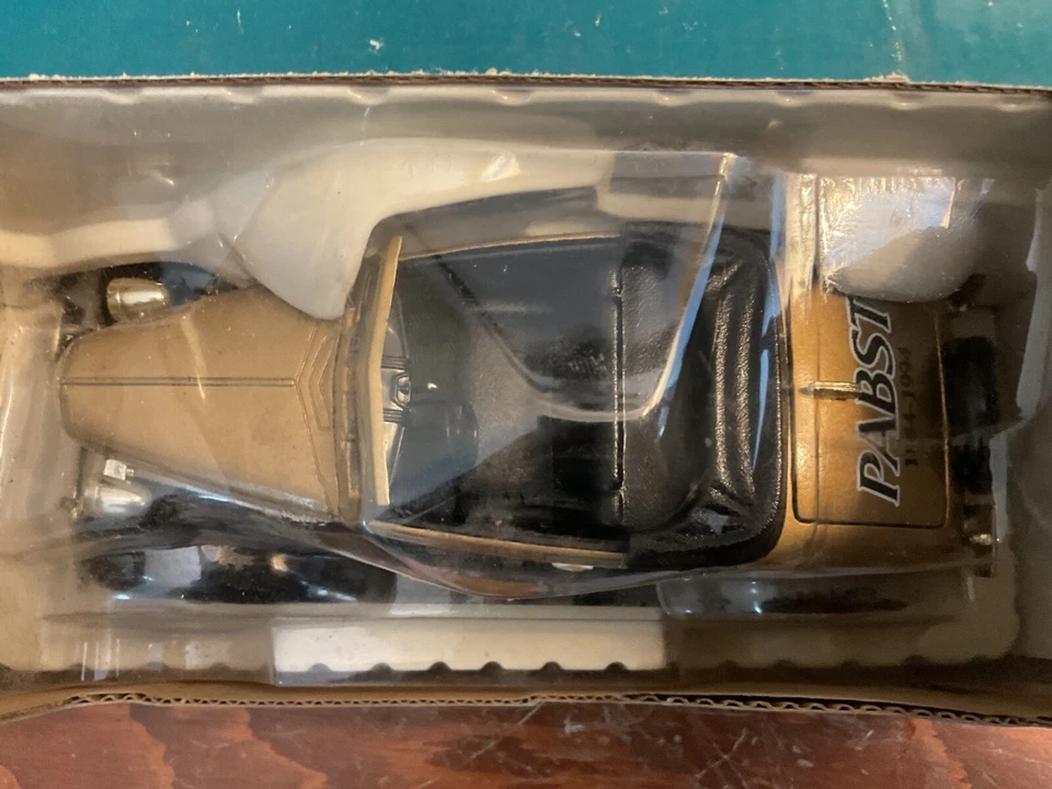 Banco fundido a presión Liberty Classic 1937 Chevrolet Pabst Brewing Company Foto 4 de 4