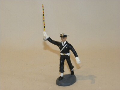 FIGURE COMPOSITION DURSO MARINE MUSICIAN AT PARADE DRUM MAJOR CHIALU INCAMIM