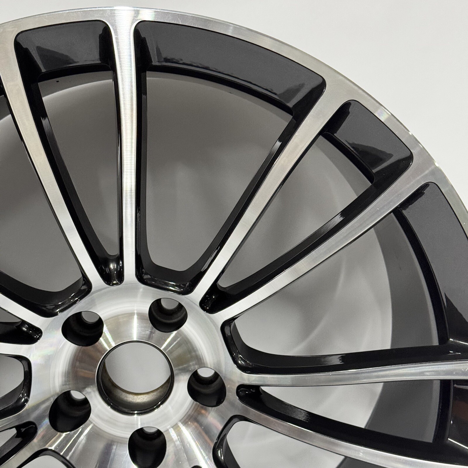 (1) McLaren 570S MACHINED BLACK Rear Wheel 10JX20” P/N 13B0566CP OEM