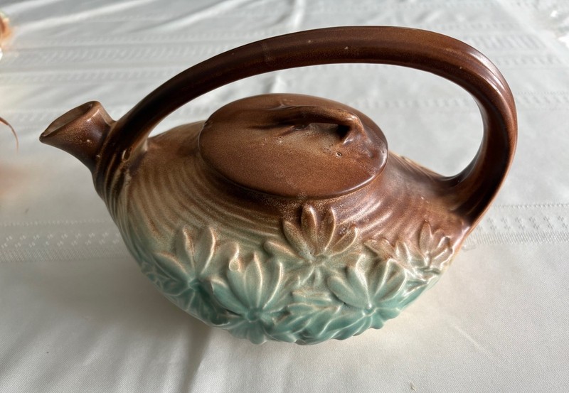 McCoy VINTAGE Pottery Daisy Aladdin Teapot w/Lid  Green/Lt.Brown 1940s