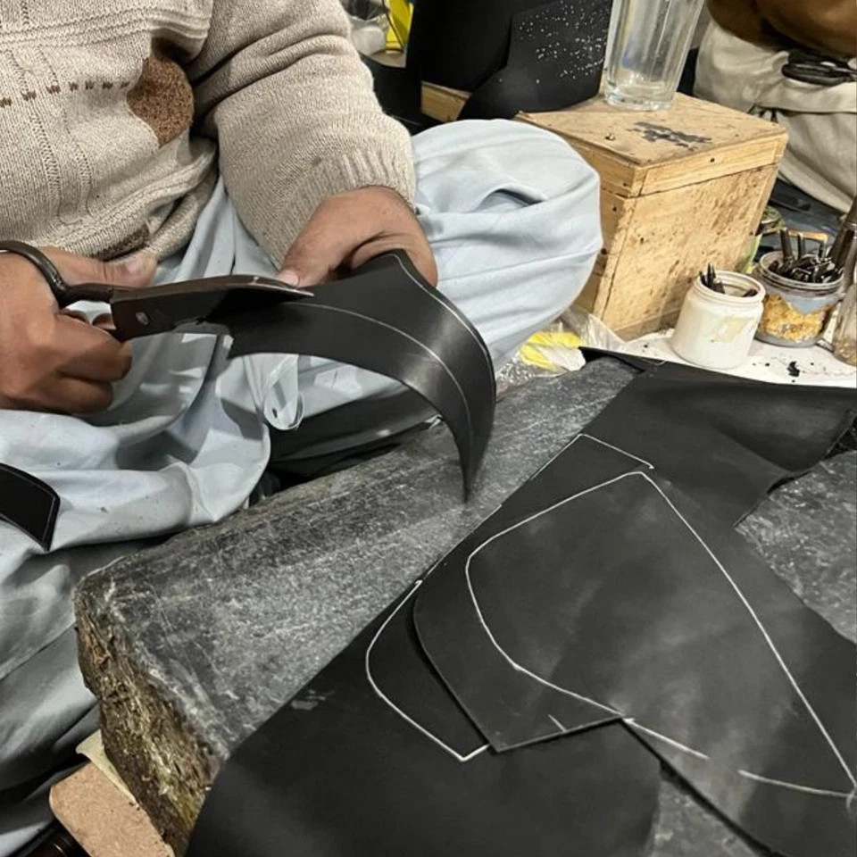 Men's Notch Quality Handmade Burgundy Alligator Texture Leather Whole Cut Shoe - Image 4 of 4