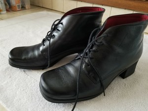 naturalizer lace up boots