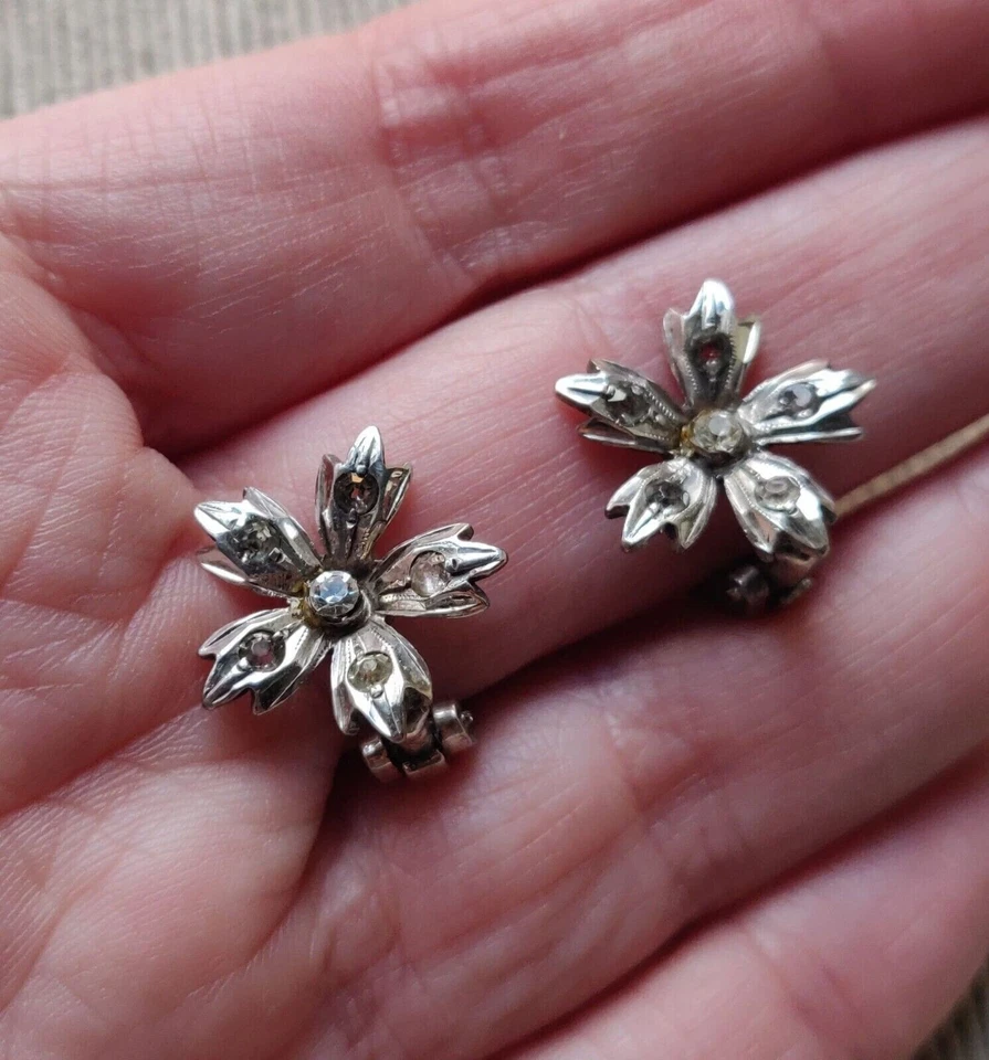 Orecchini fiore in argento 925 con marcasite - Immagine 2 di 4