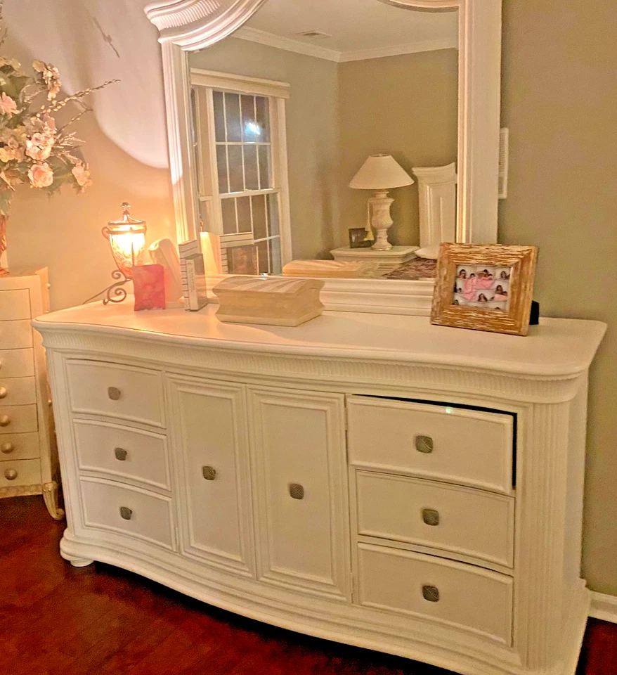 Bedroom Set Queen Or Full 5 piece solid Birch. Not A Scratch. White Finish - Image 2 of 4