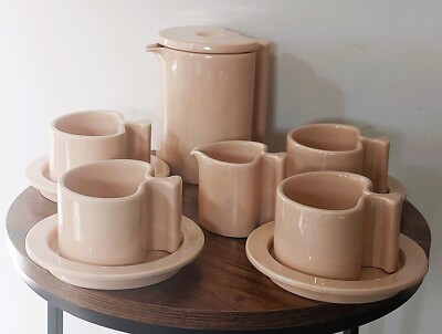 Italienische Space Age Keramik Kaffee Teekanne, Milchkännchen, Tasse und Untertasse x4 signiert
