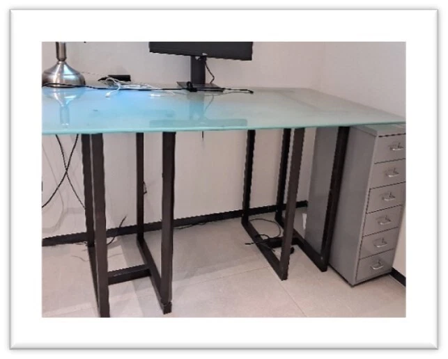 Glas-Schreibtisch