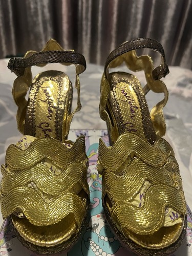 irregular choice size 4 “Weaver” Gold Fabric Wedges - Picture 6 of 12